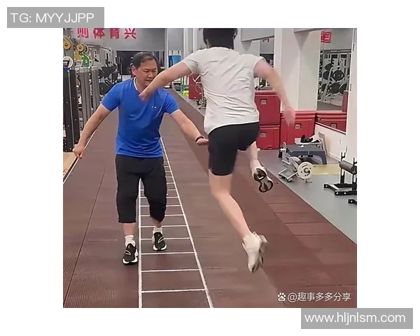 足球明星在抖音上分享训练日常与生活趣事引发粉丝热议与互动