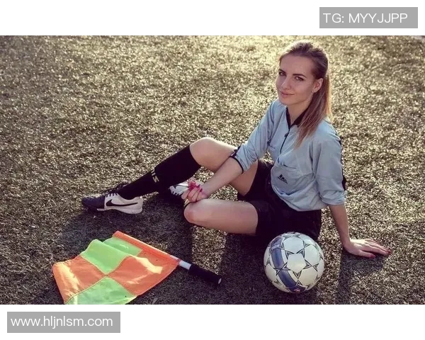 全球十位杰出女裁判在足球界的崛起与影响力探讨 全球十位杰出女裁判在足球界的崛起与影响力探讨